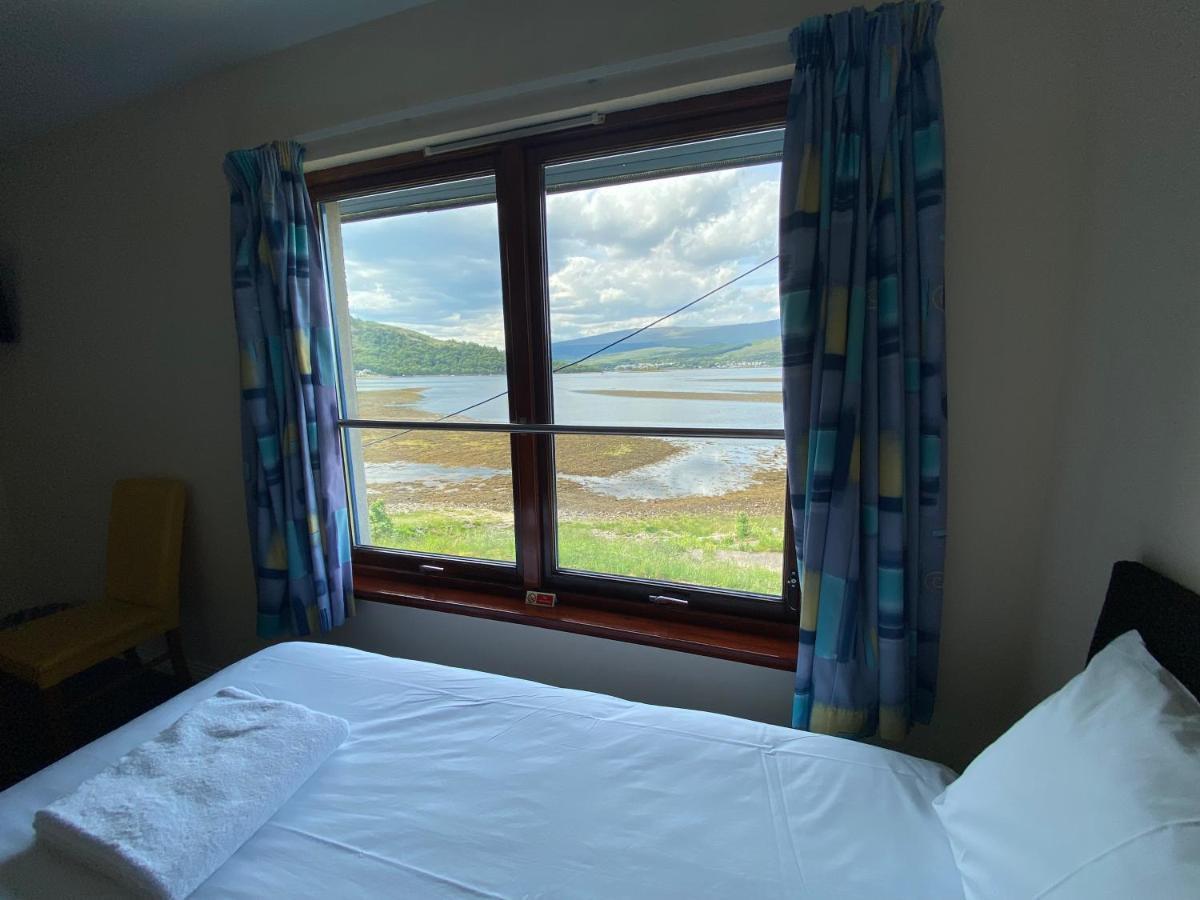 Waterfront Lodge - Accommodation Only Форт Уилям Екстериор снимка