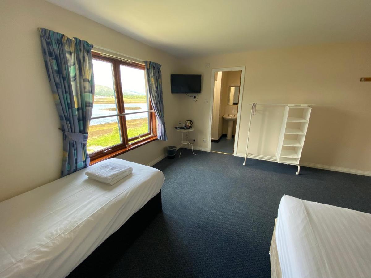 Waterfront Lodge - Accommodation Only Форт Уилям Екстериор снимка