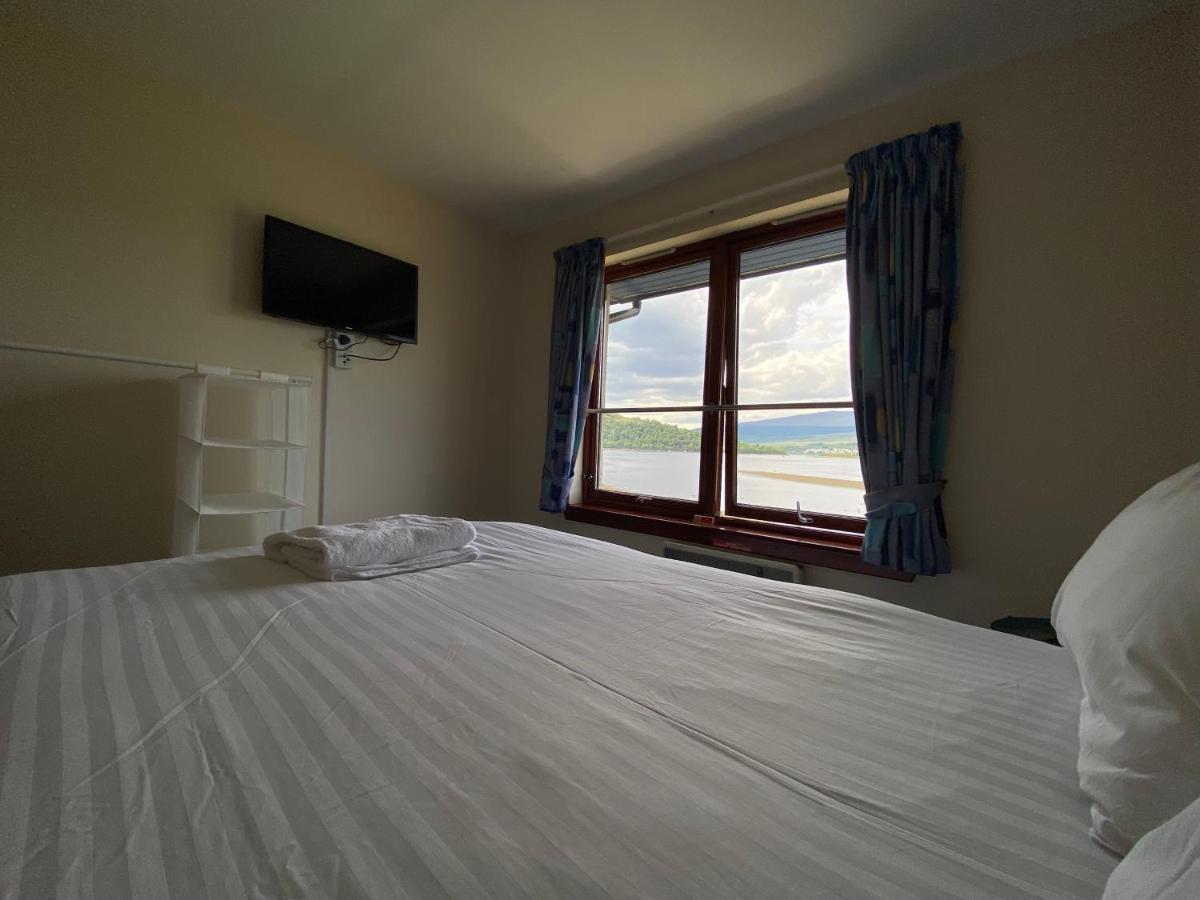Waterfront Lodge - Accommodation Only Форт Уилям Екстериор снимка