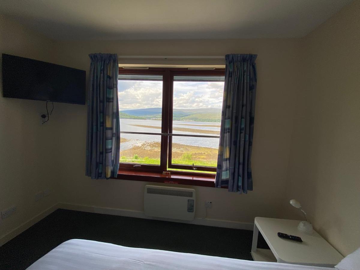 Waterfront Lodge - Accommodation Only Форт Уилям Екстериор снимка