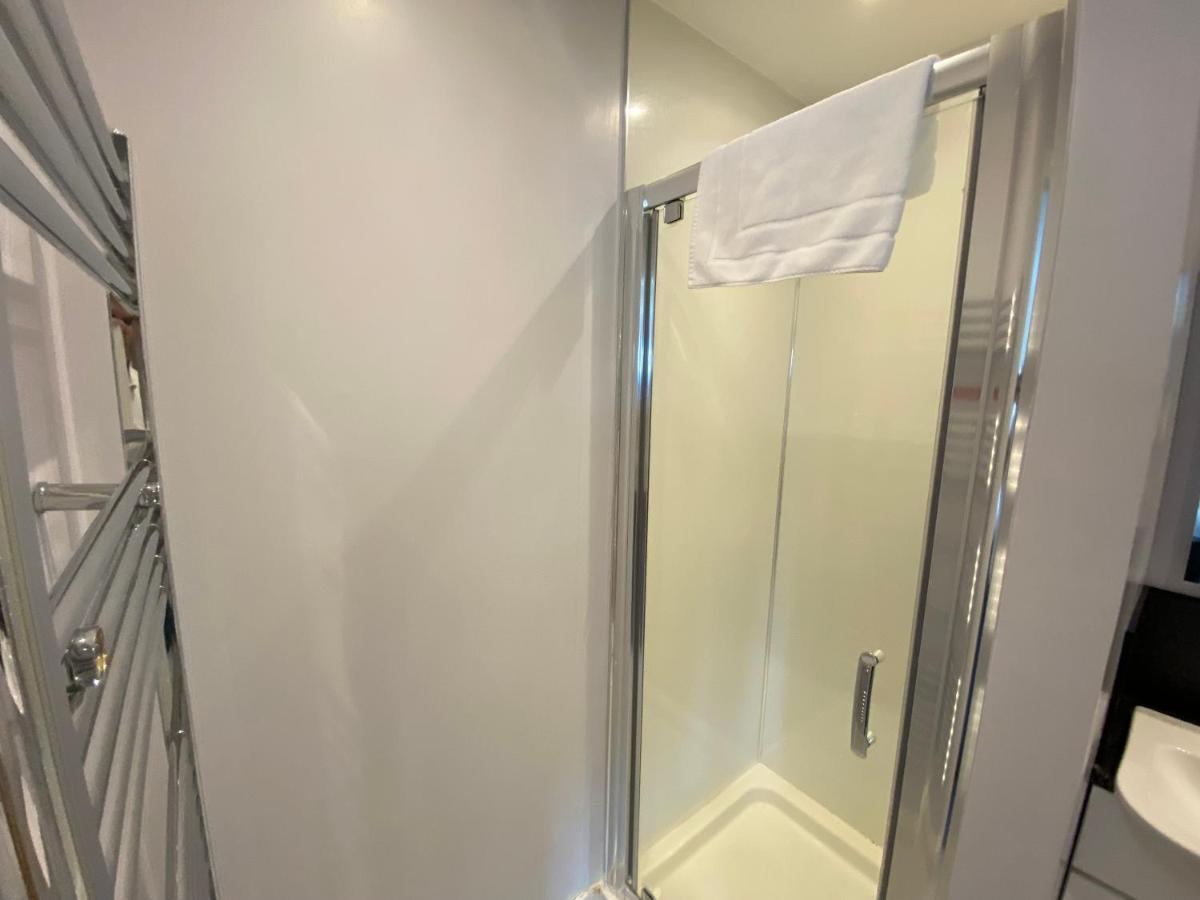 Waterfront Lodge - Accommodation Only Форт Уилям Екстериор снимка