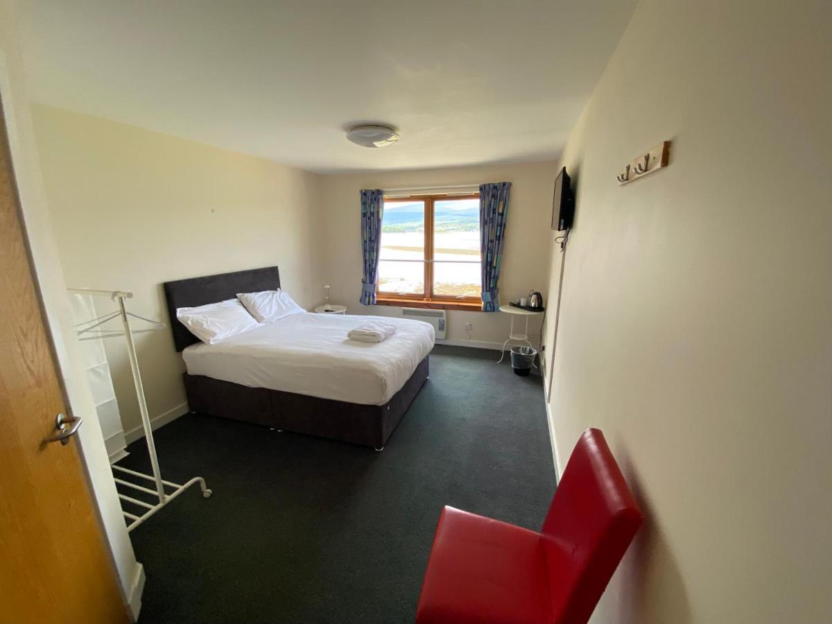 Waterfront Lodge - Accommodation Only Форт Уилям Екстериор снимка