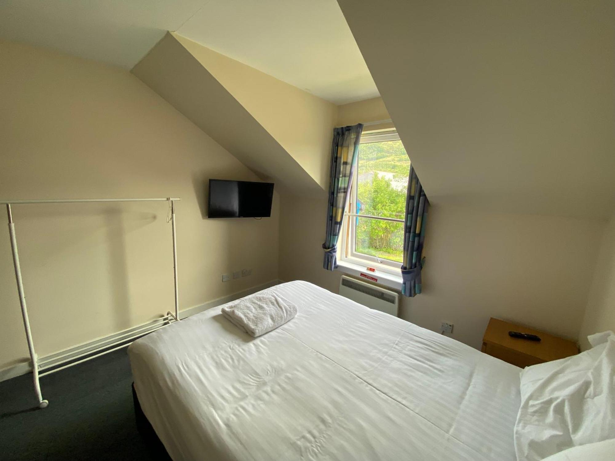 Waterfront Lodge - Accommodation Only Форт Уилям Стая снимка