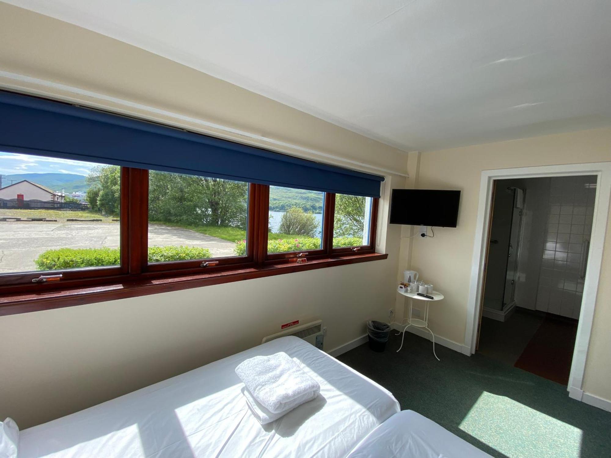 Waterfront Lodge - Accommodation Only Форт Уилям Стая снимка