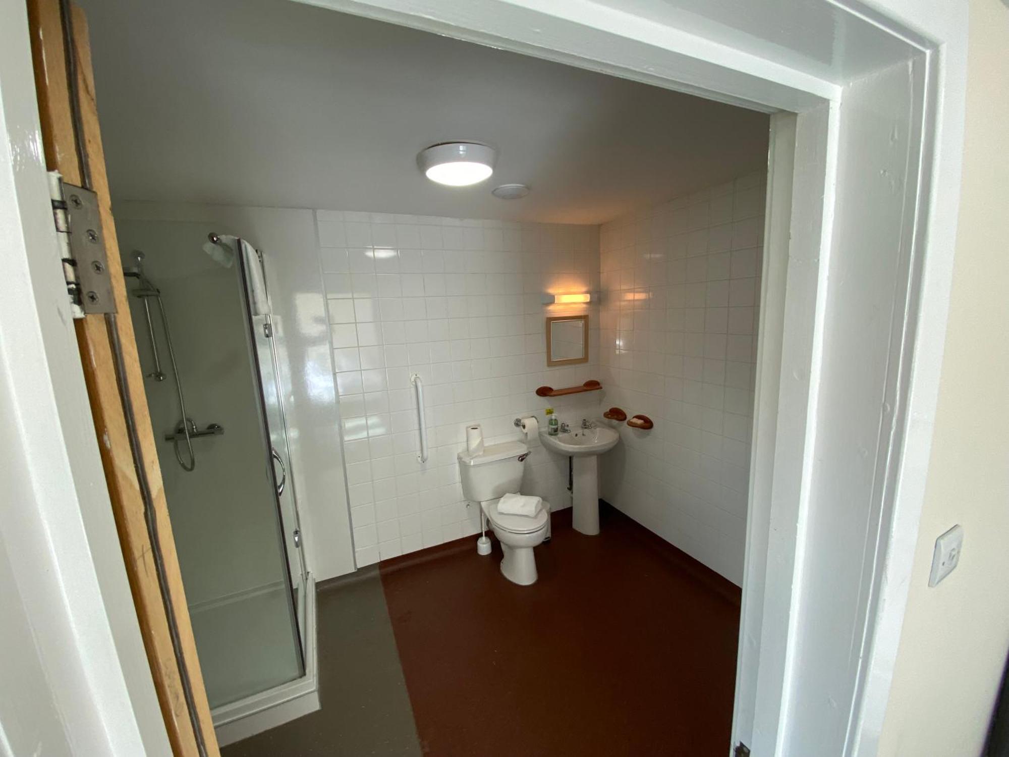 Waterfront Lodge - Accommodation Only Форт Уилям Стая снимка