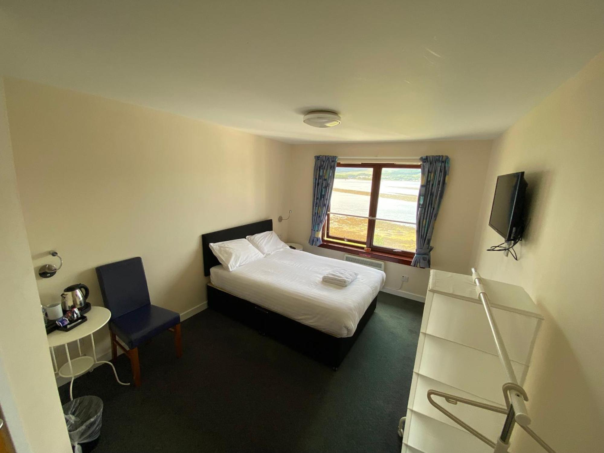 Waterfront Lodge - Accommodation Only Форт Уилям Стая снимка