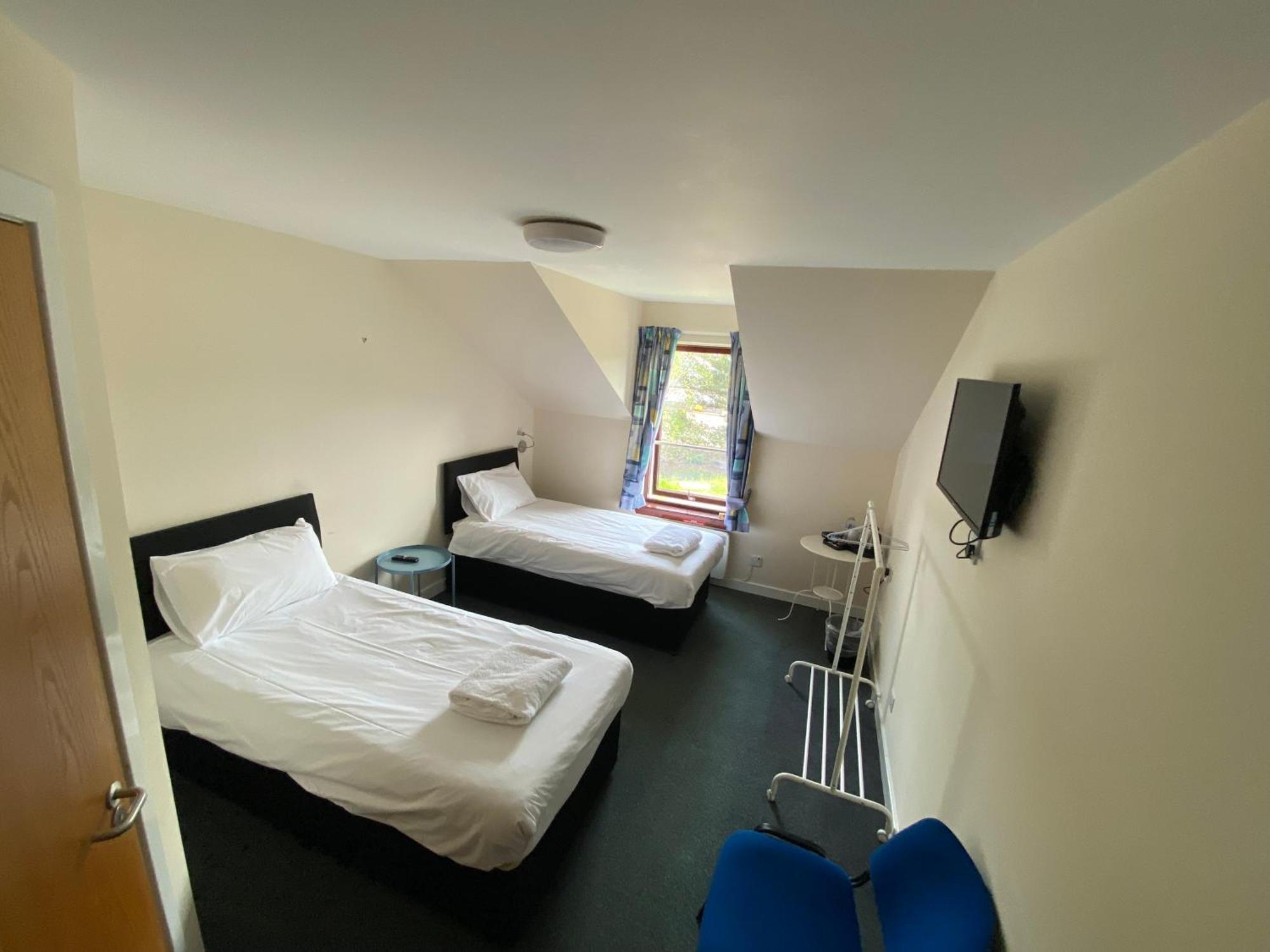 Waterfront Lodge - Accommodation Only Форт Уилям Стая снимка