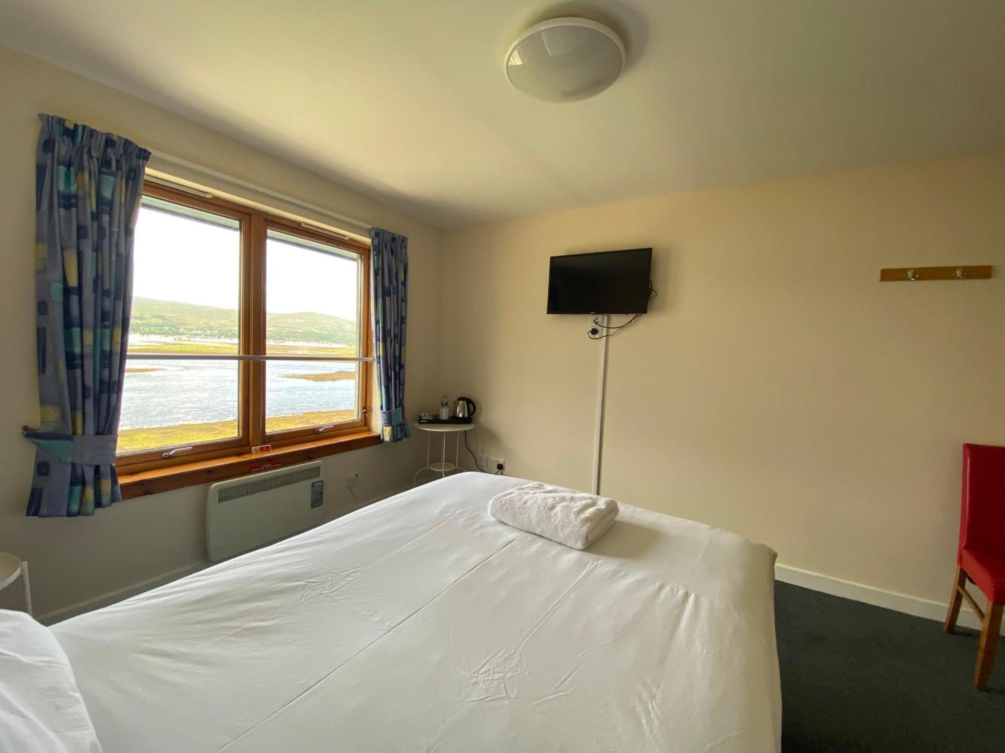 Waterfront Lodge - Accommodation Only Форт Уилям Стая снимка