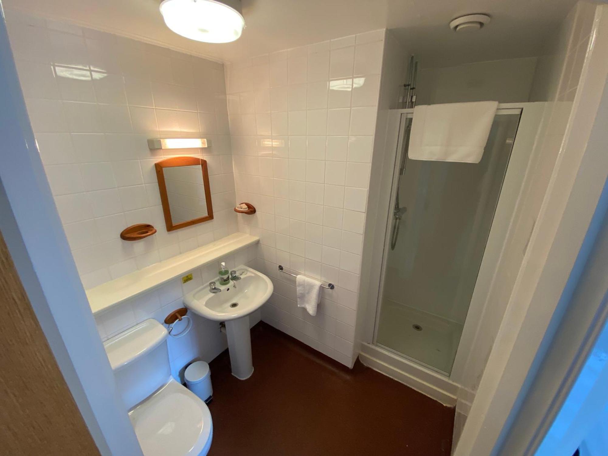Waterfront Lodge - Accommodation Only Форт Уилям Стая снимка