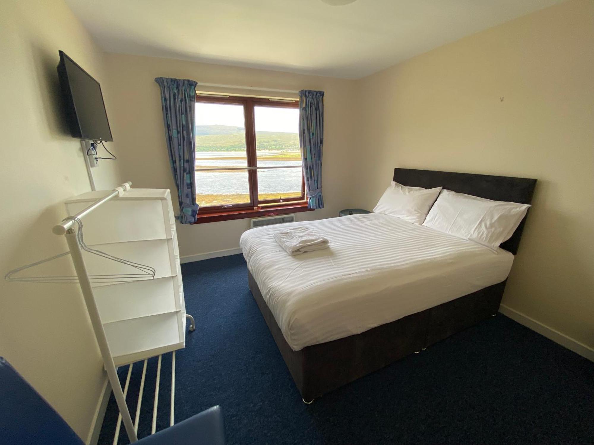 Waterfront Lodge - Accommodation Only Форт Уилям Стая снимка