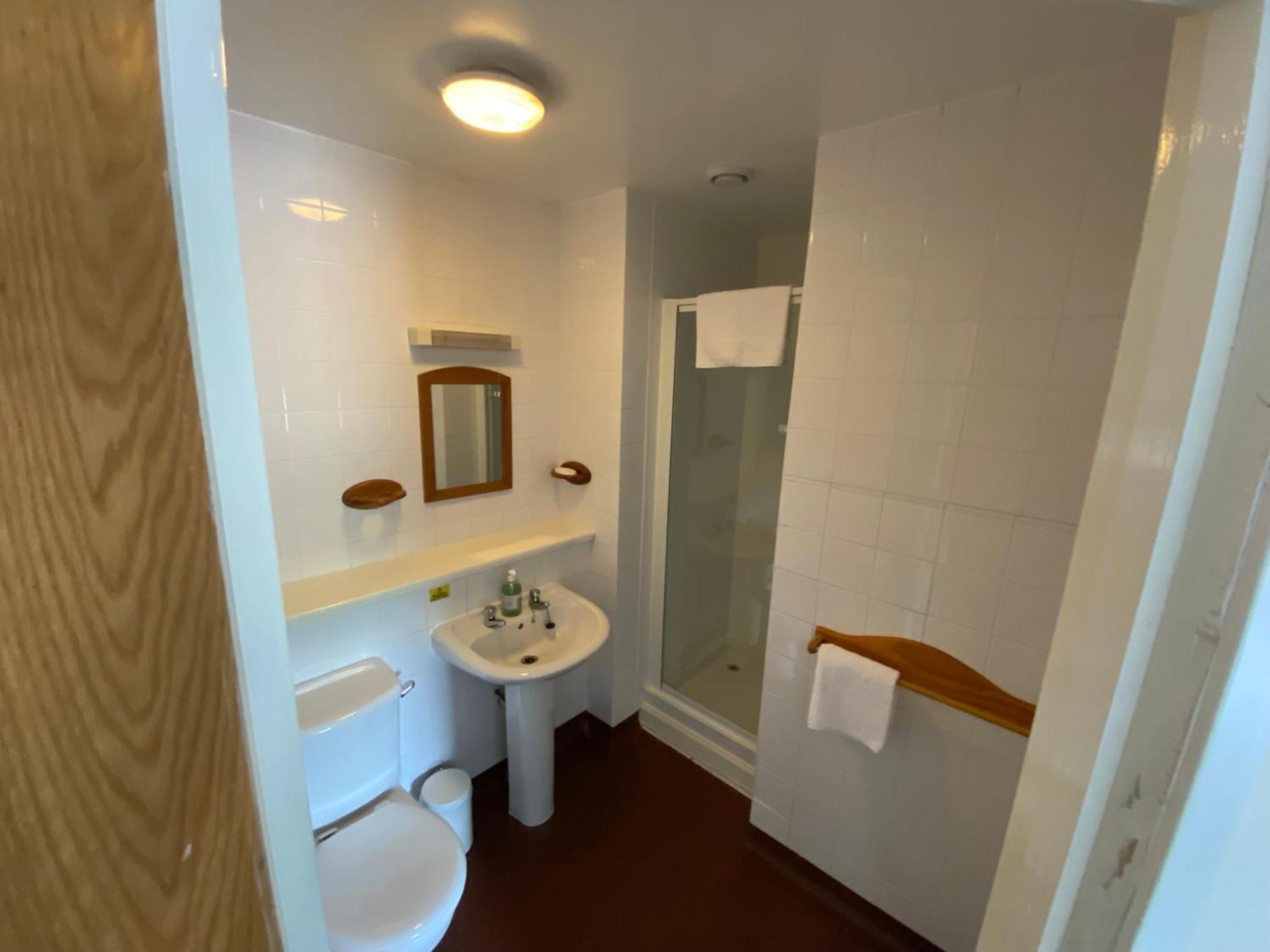 Waterfront Lodge - Accommodation Only Форт Уилям Стая снимка