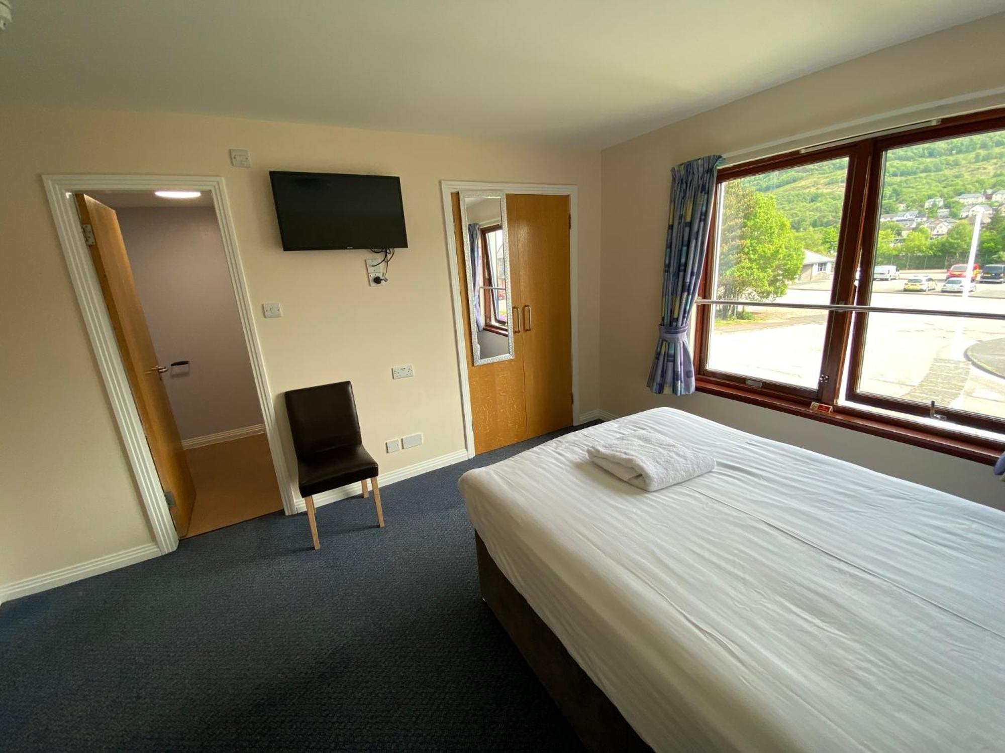 Waterfront Lodge - Accommodation Only Форт Уилям Стая снимка