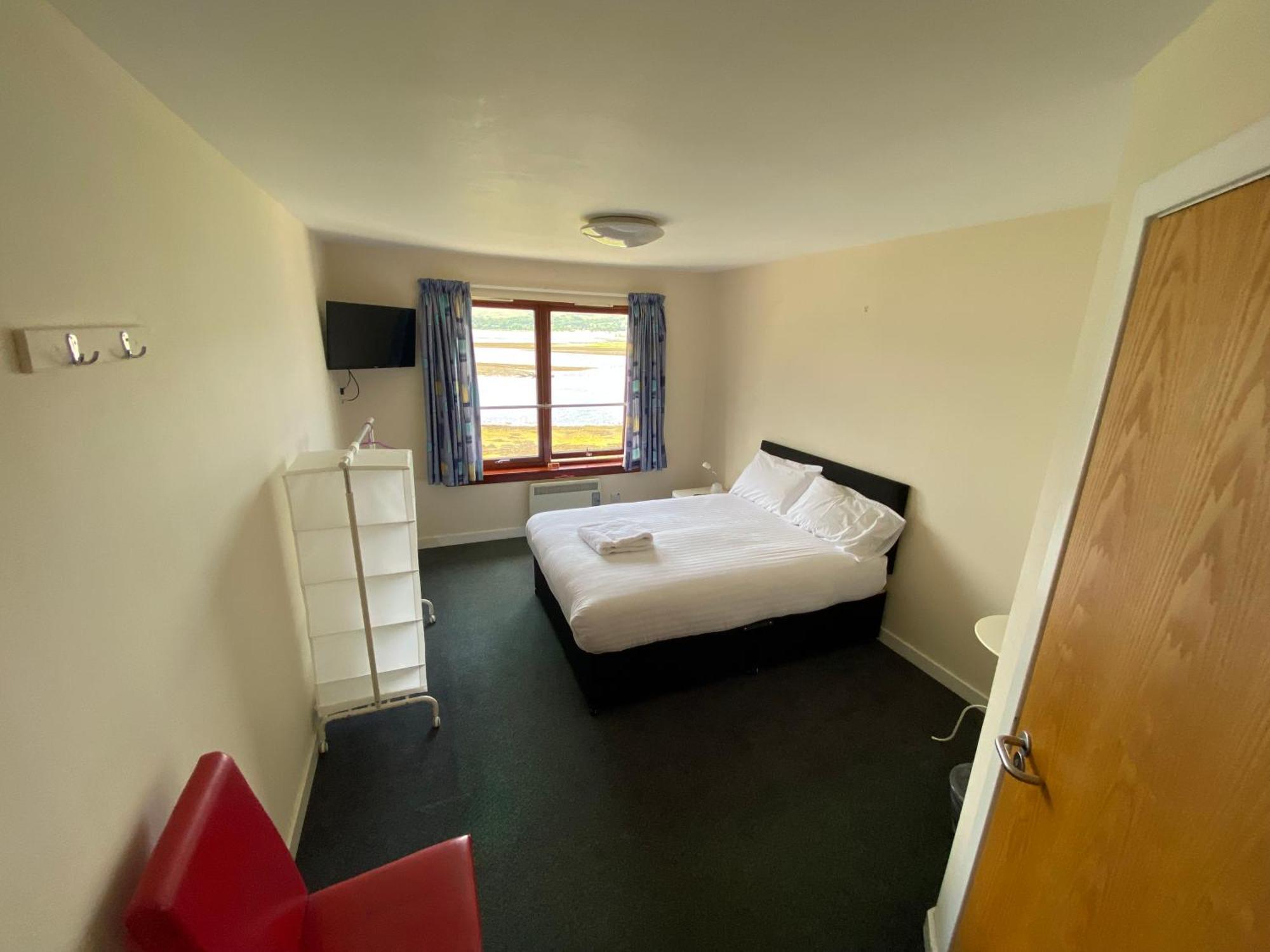 Waterfront Lodge - Accommodation Only Форт Уилям Стая снимка
