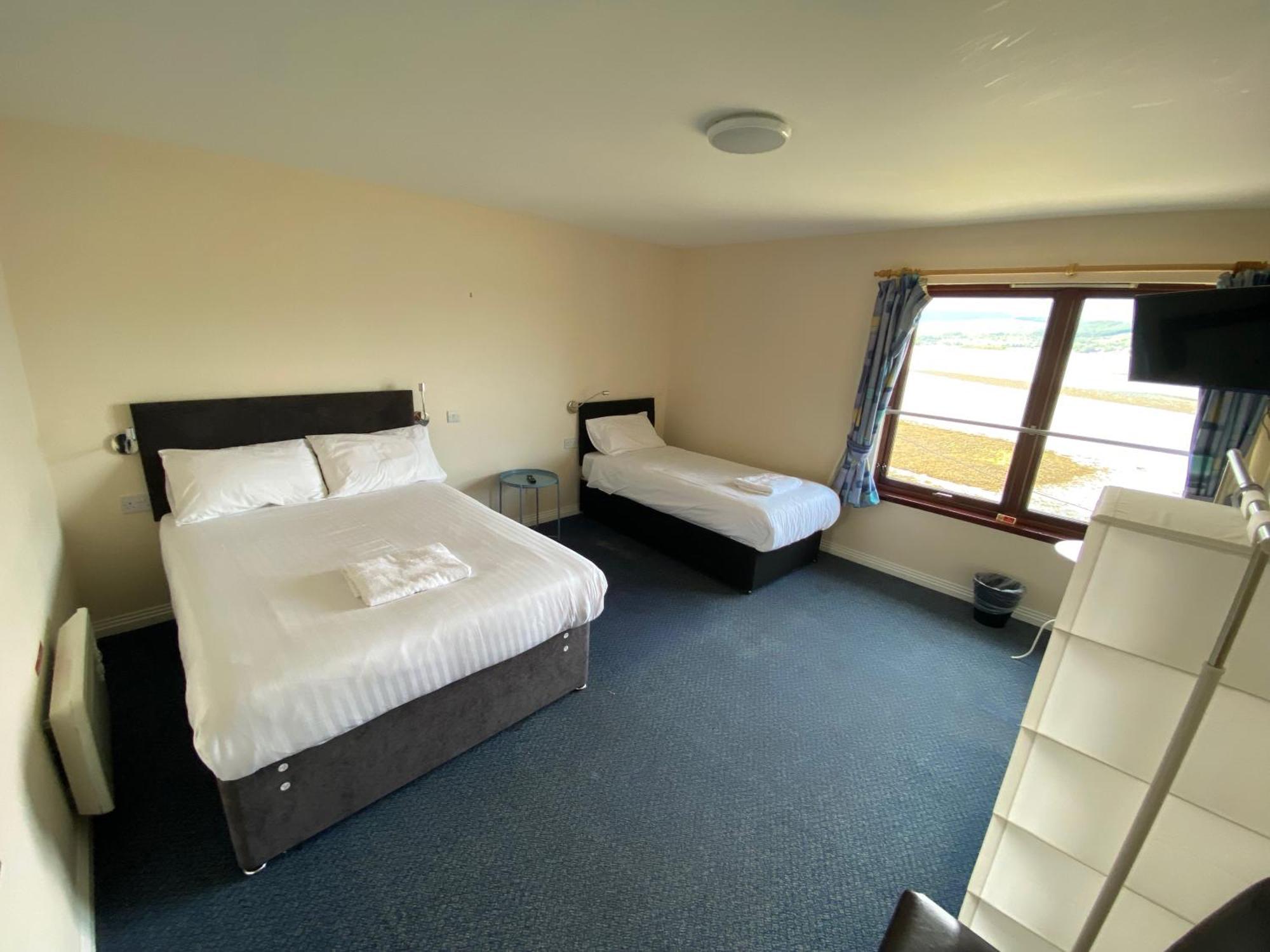 Waterfront Lodge - Accommodation Only Форт Уилям Стая снимка